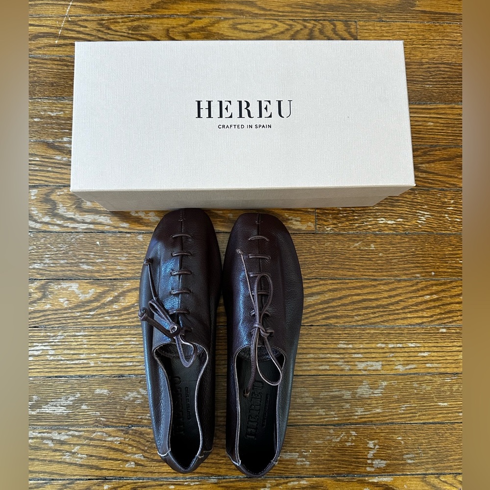 Hereu plegada leather flat oxfords in shiny mahogany